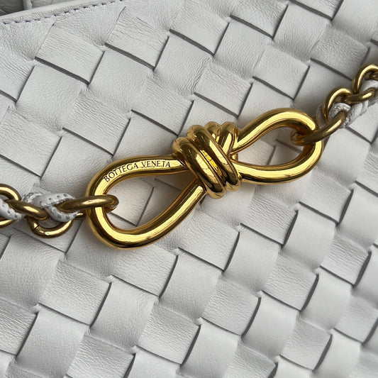 Luxury Bottega Veneta bv medium andiamo 32 light green lambskin