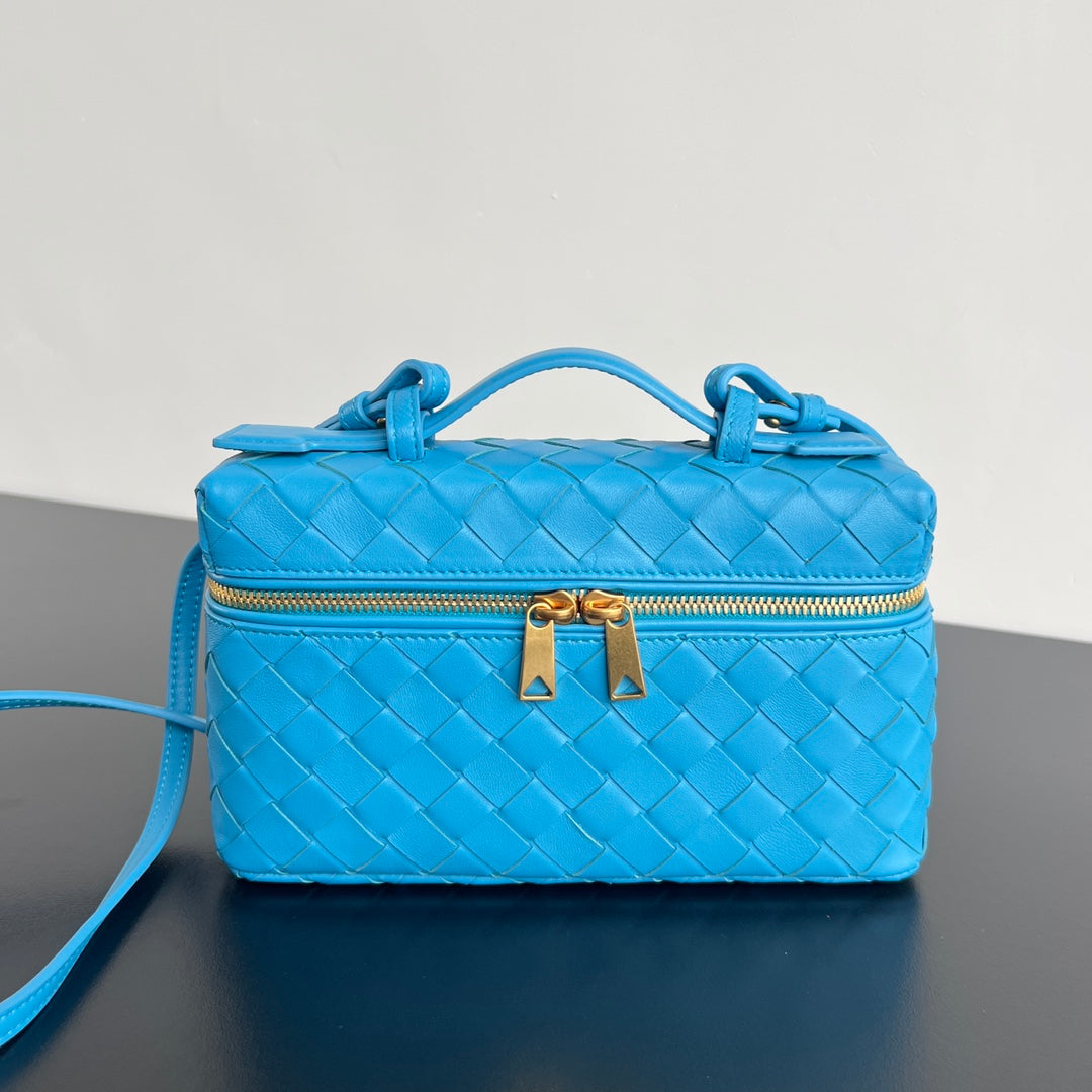 Luxury Bottega Veneta BANG BANG 22 VANITY CASE IN CERULEAN BLUE CALFSKIN