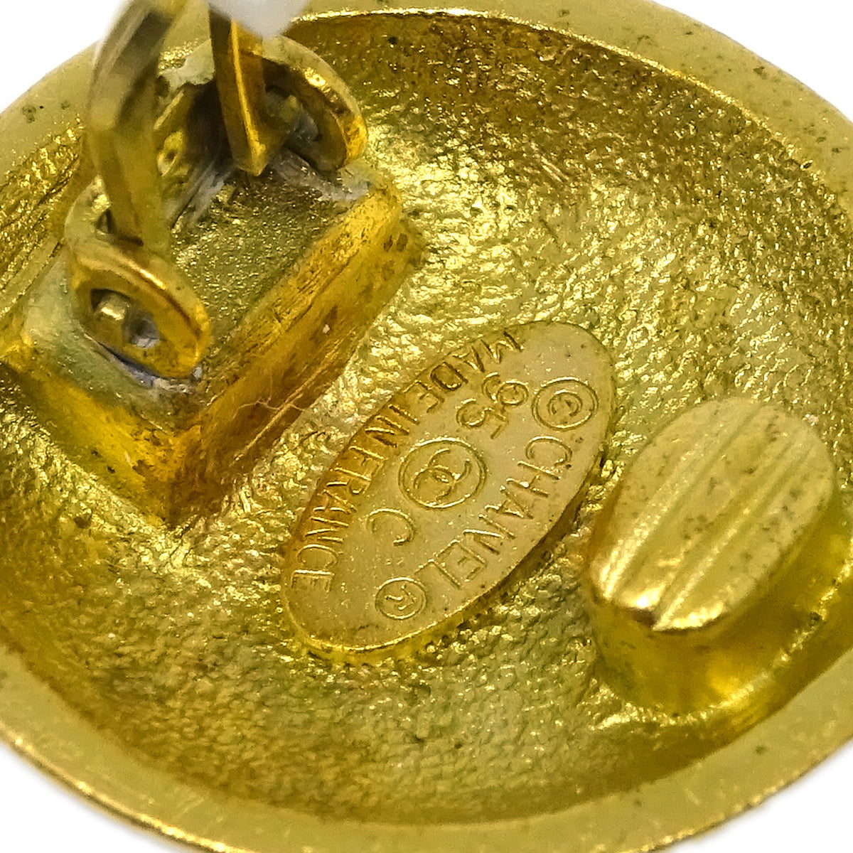 Luxury Chanel Gold Button Earrings Clip-On 95C