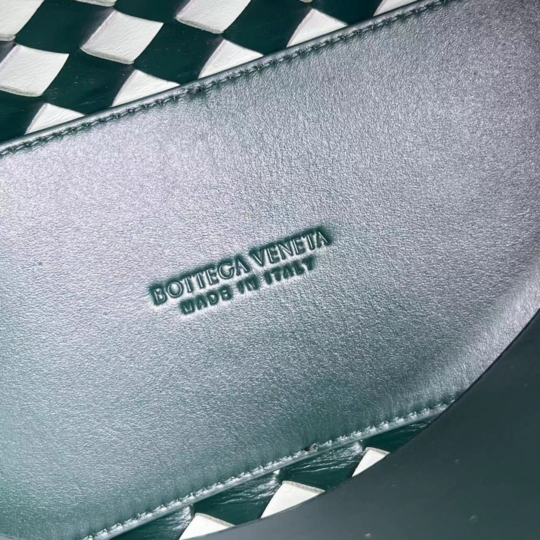 Luxury Bottega Veneta bv small andiamo 25 white dark green lambskin