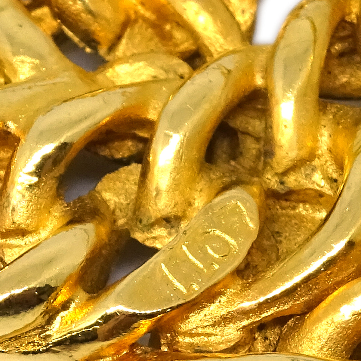 Luxury Chanel CC Brooch Pin Gold 1107