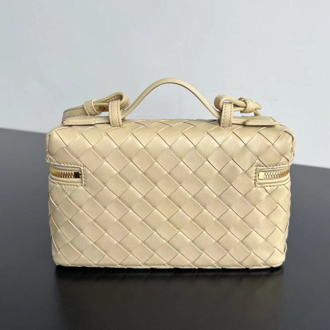 Luxury Bottega Veneta BANG BANG 22 VANITY CASE IN BEIGE CREAM CALFSKIN