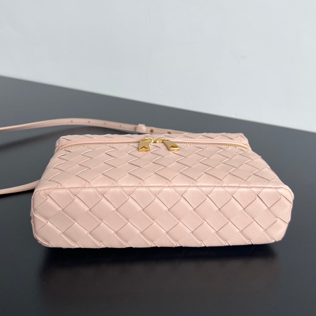 Luxury Bottega Veneta BANG BANG 22 VANITY CASE IN LIGHT PINK CALFSKIN