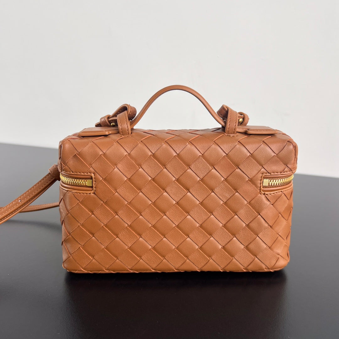 Luxury Bottega Veneta BANG BANG 22 VANITY CASE IN CINNAMON BROWN CALFSKIN