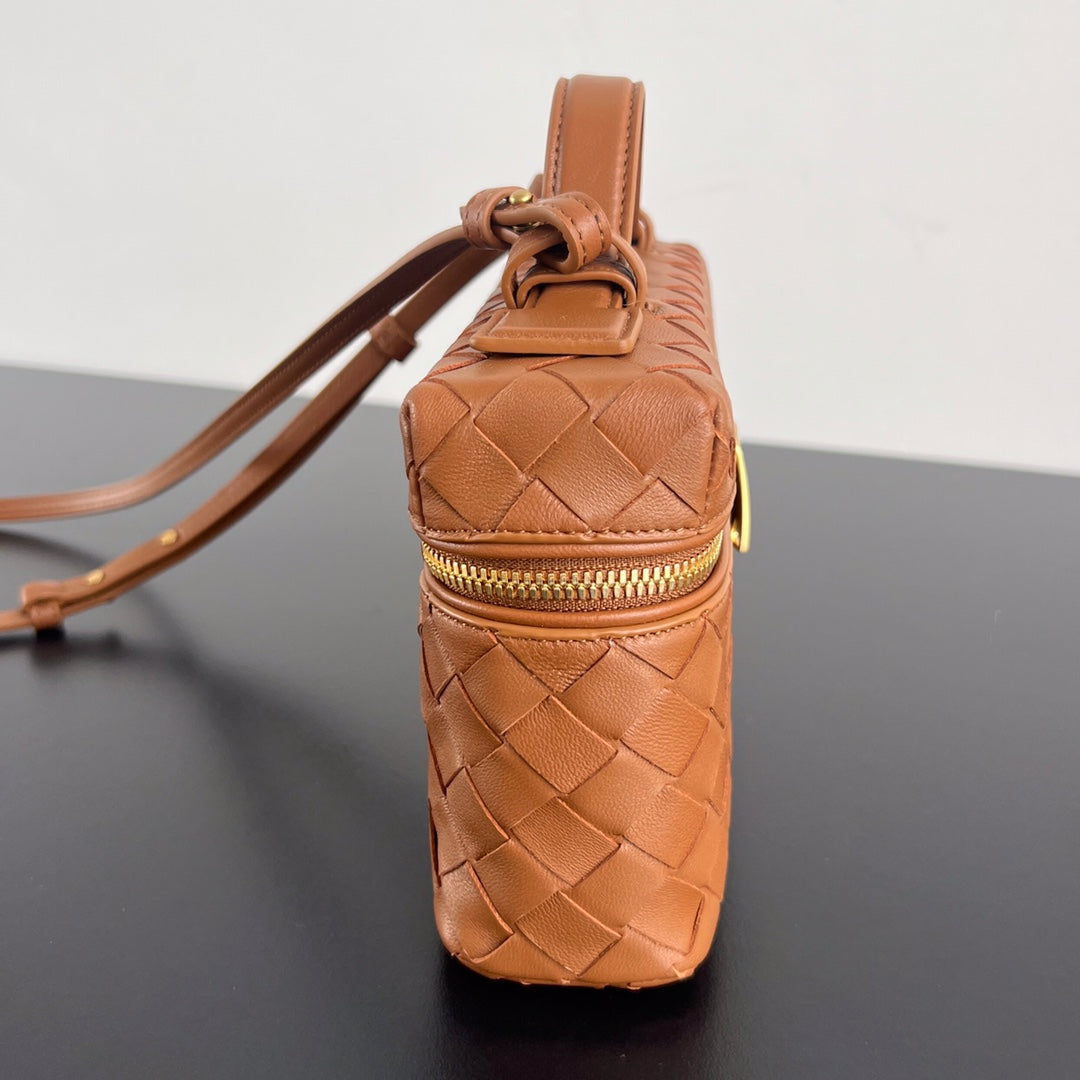 Luxury Bottega Veneta BANG BANG 22 VANITY CASE IN CINNAMON BROWN CALFSKIN