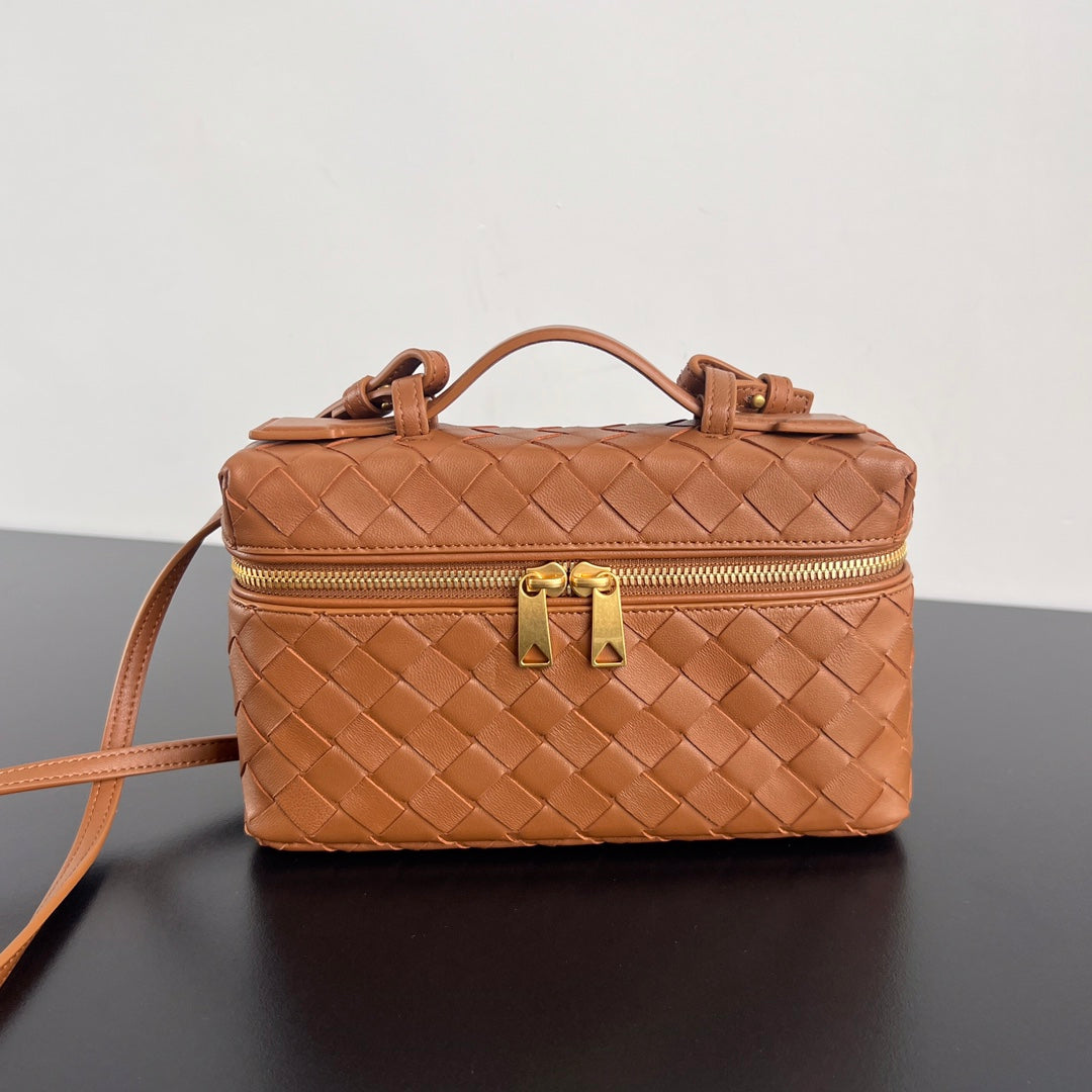 Luxury Bottega Veneta BANG BANG 22 VANITY CASE IN CINNAMON BROWN CALFSKIN