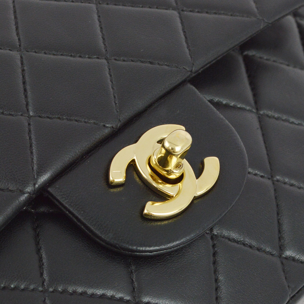 Luxury Chanel 2001-2003 Black Lambskin Small Classic Double Flap Shoulder Bag