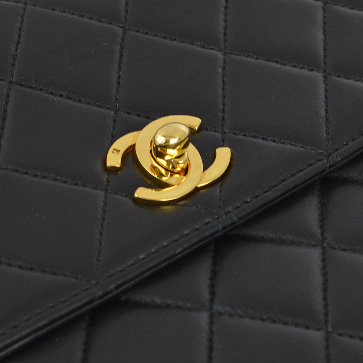 Luxury Chanel 1996-1997 Black Lambskin Handbag