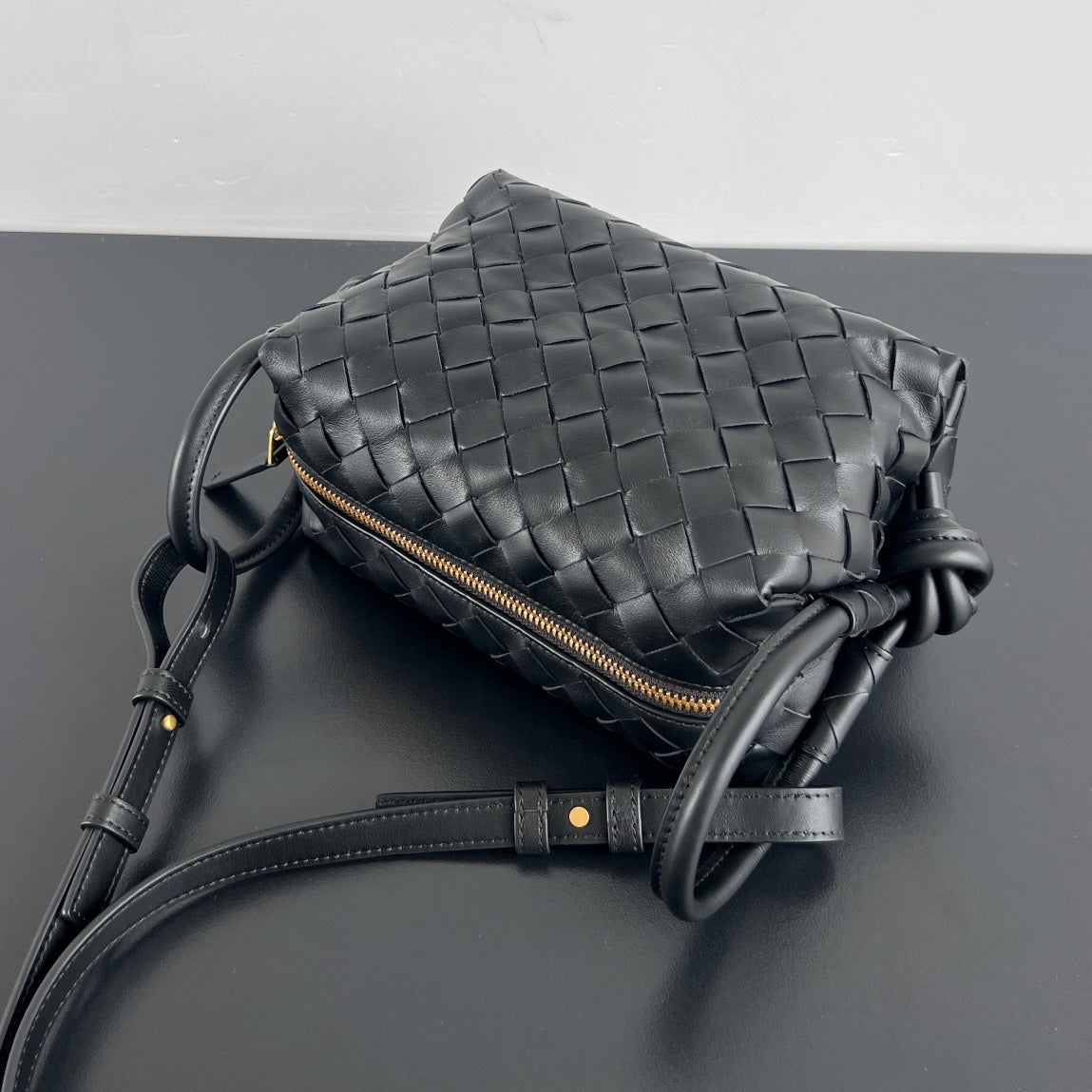 Luxury Bottega Veneta BV Loop Top Handle 19cm Black Lambskin