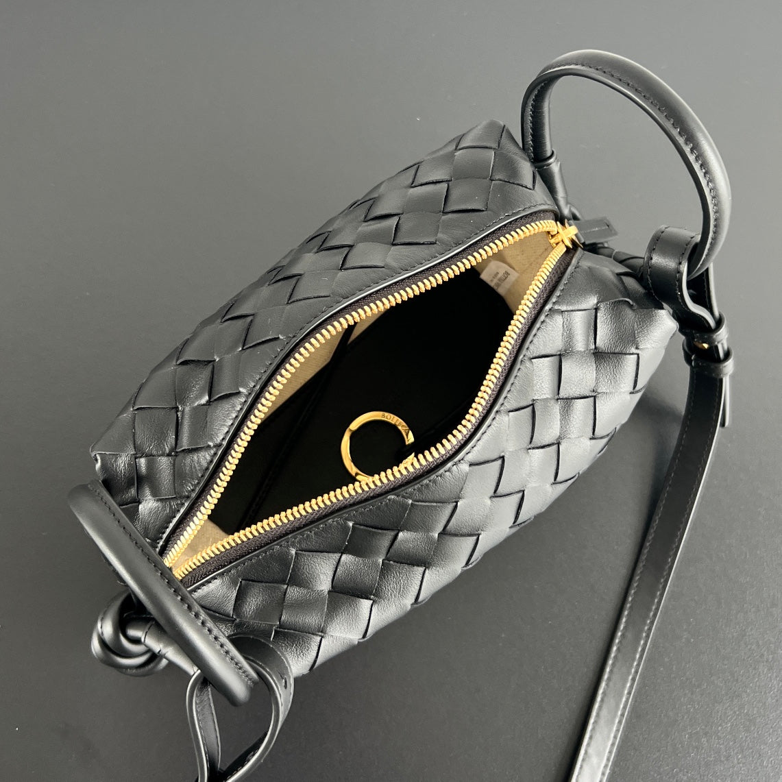Luxury Bottega Veneta BV Loop Top Handle 19cm Black Lambskin