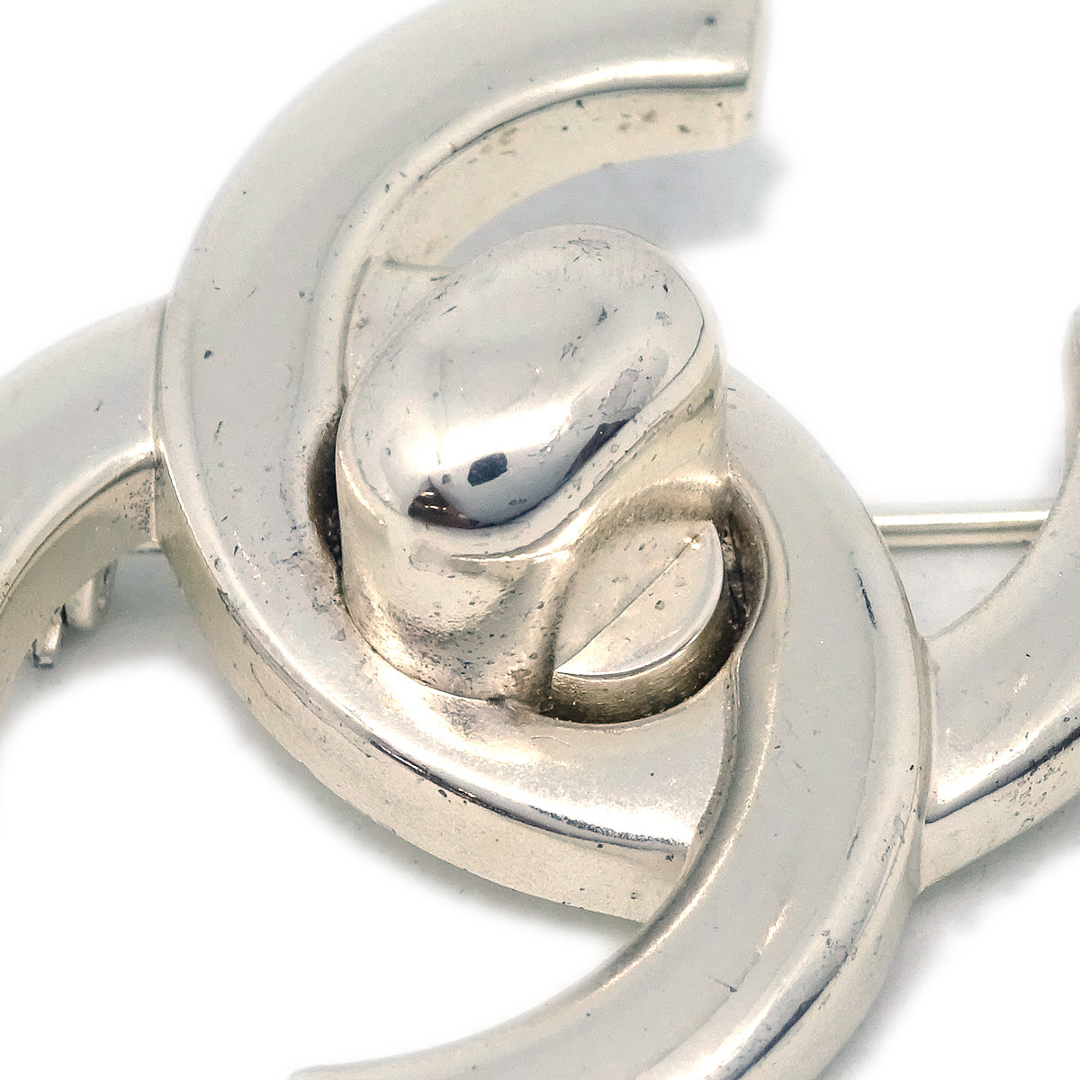 Luxury Chanel Turnlock Brooch Pin Silver Small 96P