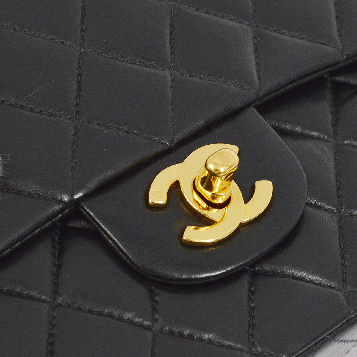 Luxury Chanel 2000-2001 Black Lambskin Medium Classic Double Flap Shoulder Bag