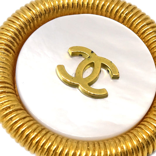 Luxury Chanel Button Shell Earrings Clip-On White 95P