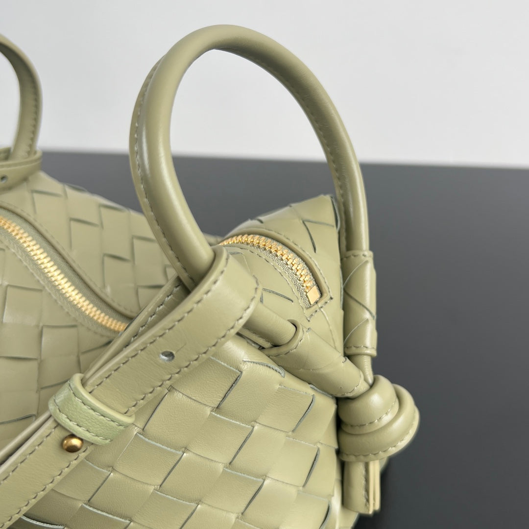 Luxury Bottega Veneta BV Loop Top Handle 19cm Green Beige Lambskin