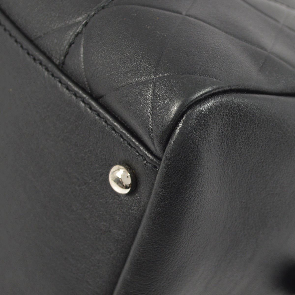 Luxury Chanel 2005-2006 Black Duffle Handbag