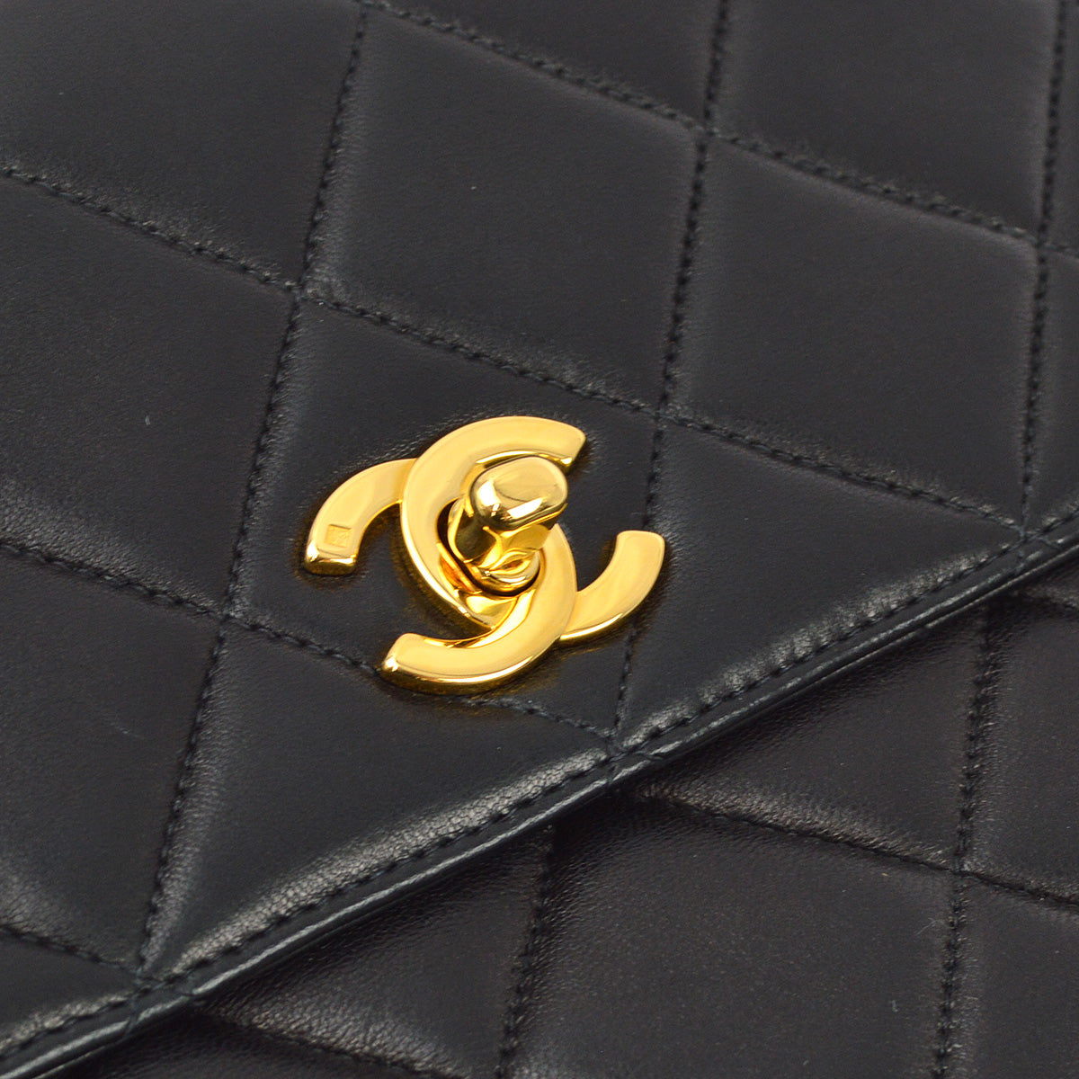 Luxury Chanel 1996-1997 Black Lambskin Straight Flap Chain Shoulder Bag
