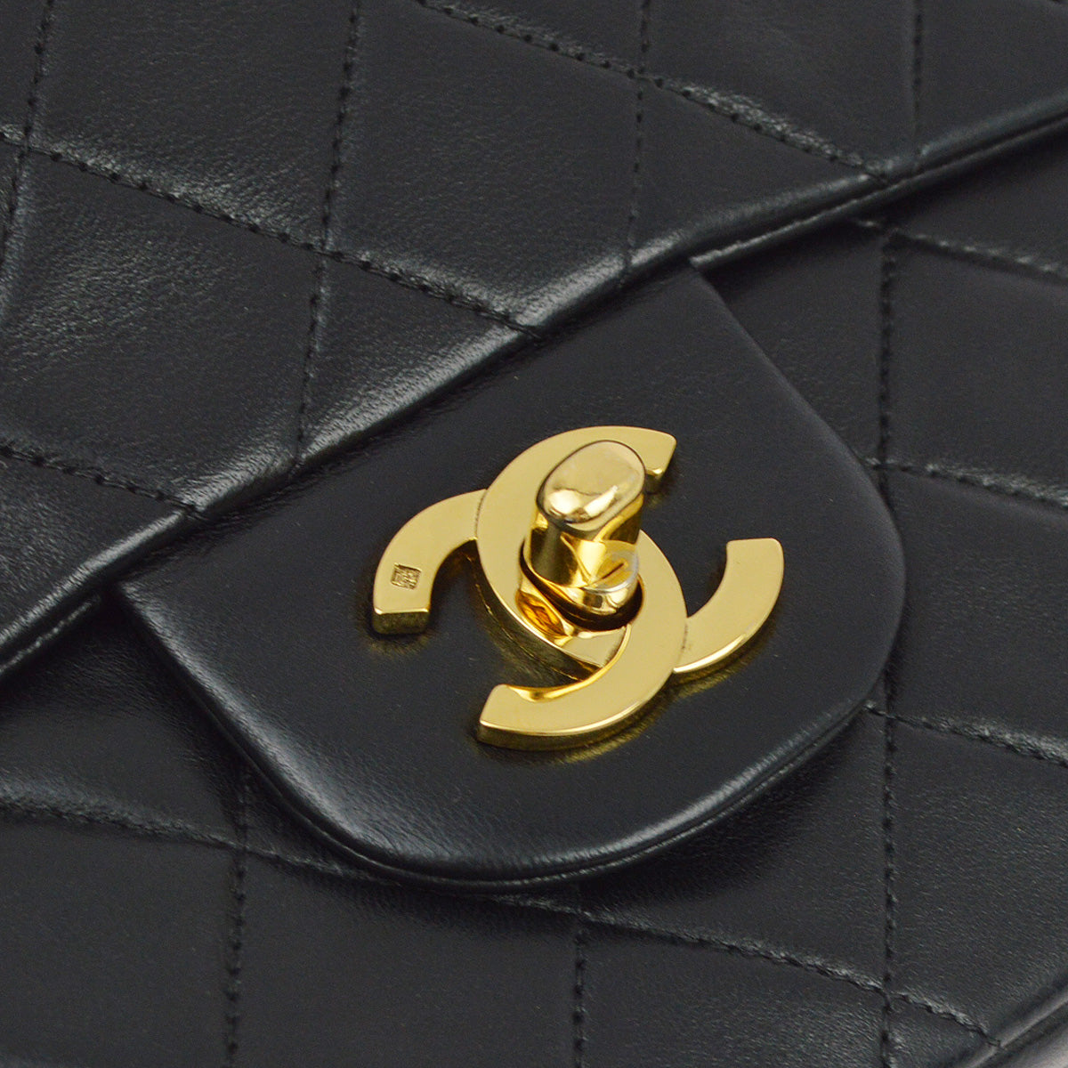 Luxury Chanel 1996-1997 Black Lambskin Small Classic Double Flap Shoulder Bag