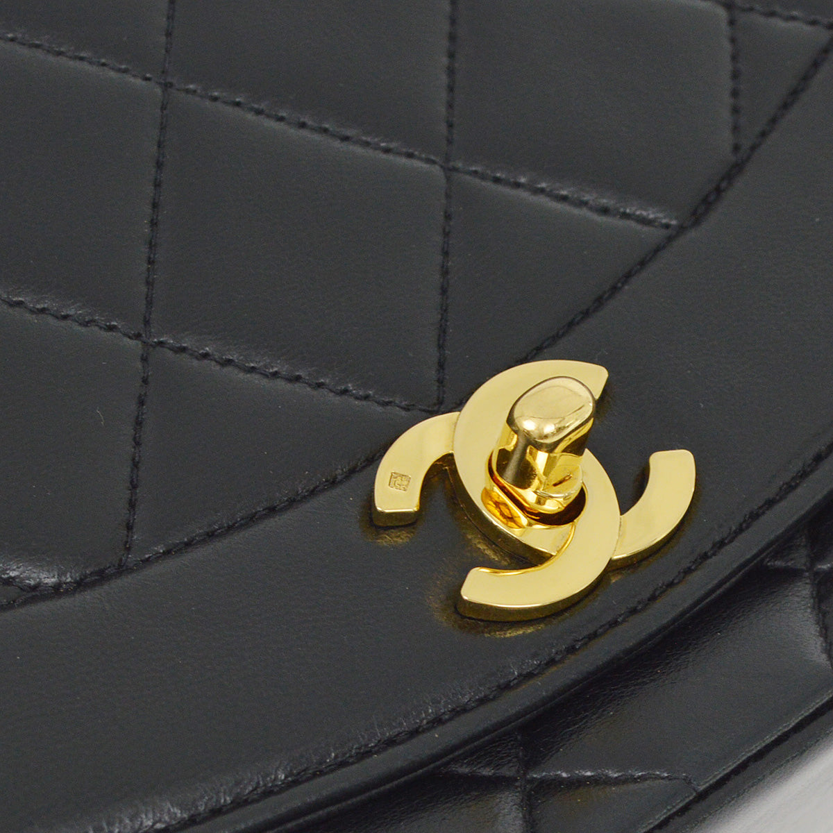 Luxury Chanel 1996-1997 Black Lambskin Small Diana Shoulder Bag
