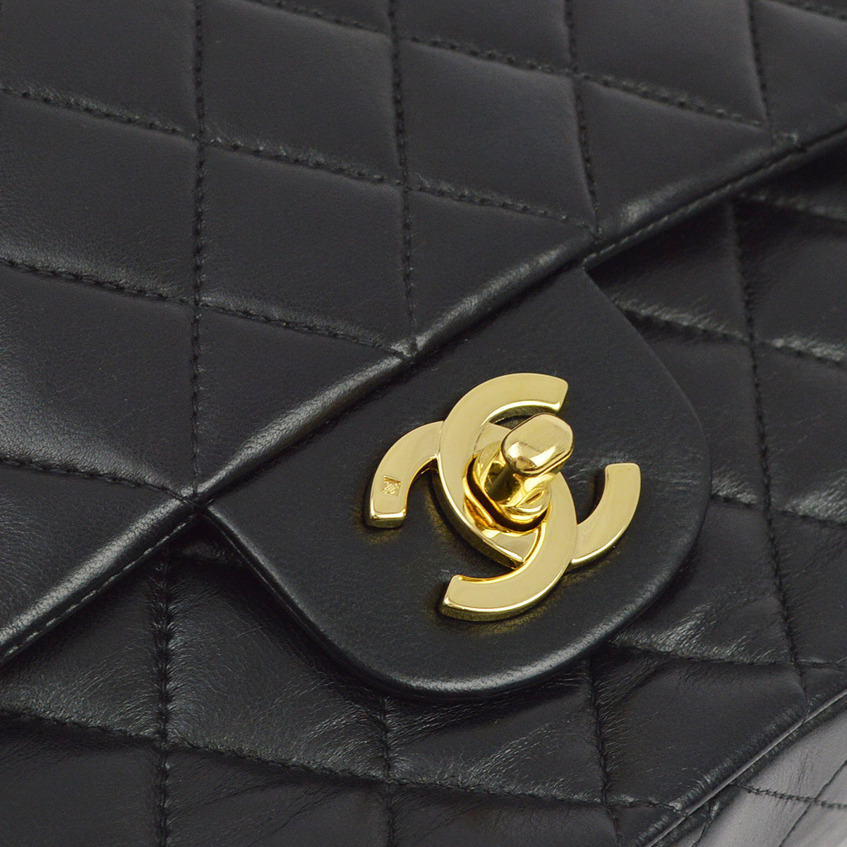 Luxury Chanel 2003-2004 Black Lambskin Medium Classic Double Flap Shoulder Bag