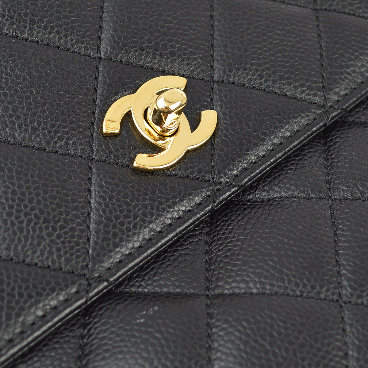 Luxury Chanel 2001-2003 Black Caviar Kelly Handbag