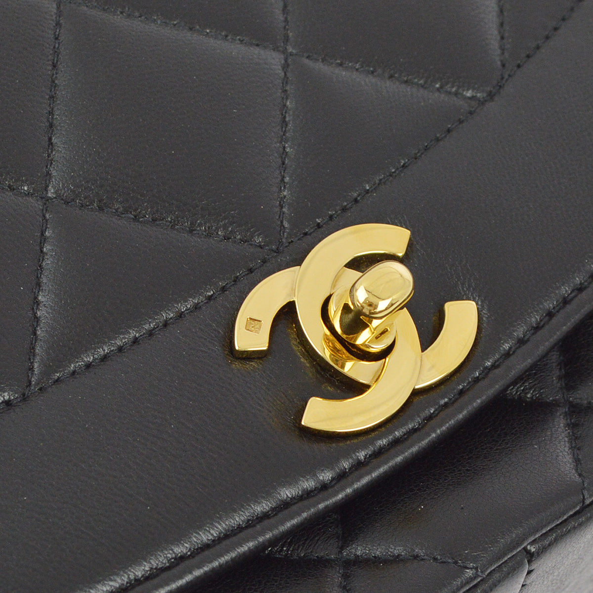 Luxury Chanel 1991-1994 Black Lambskin Medium Diana Shoulder Bag
