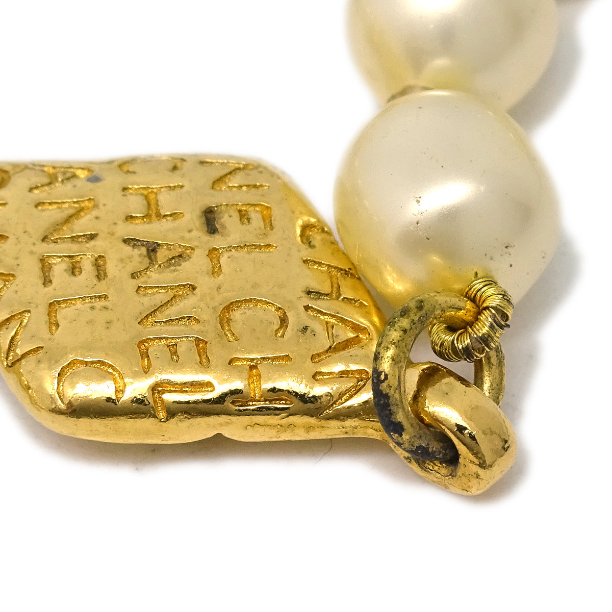 Luxury Chanel Costume Pearl Necklace Gold
