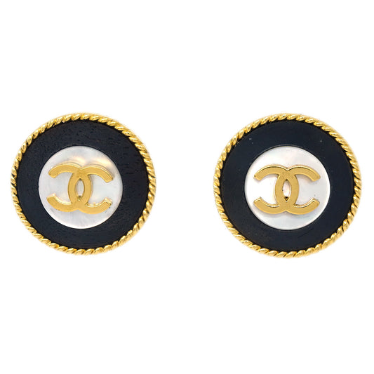 Luxury Chanel Black Button Shell Earrings Clip-On 96P