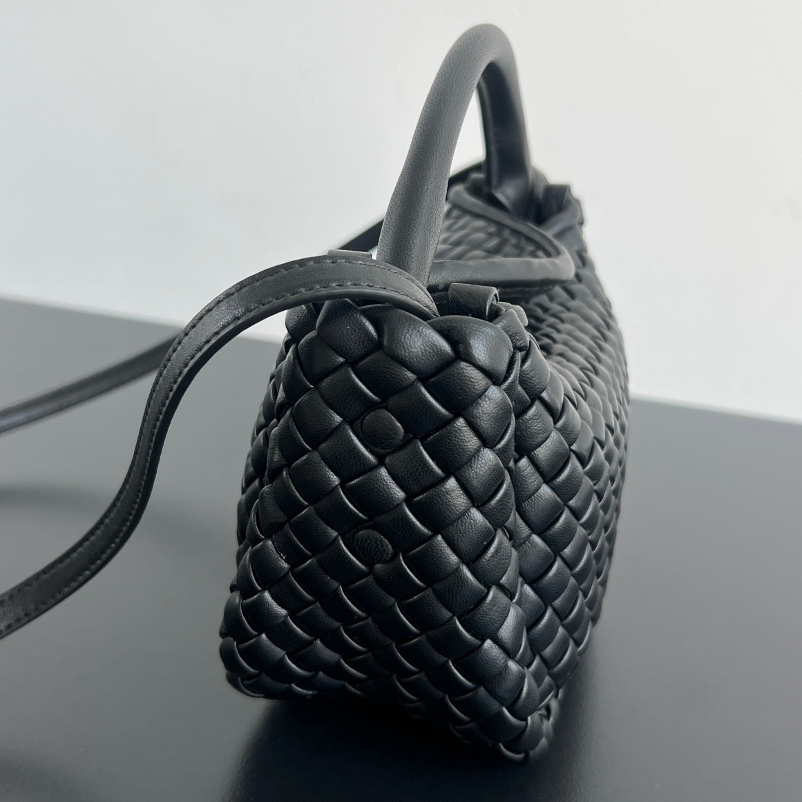 Luxury Bottega Veneta BV Small Cobble Top Handle 23cm Black Lambskin