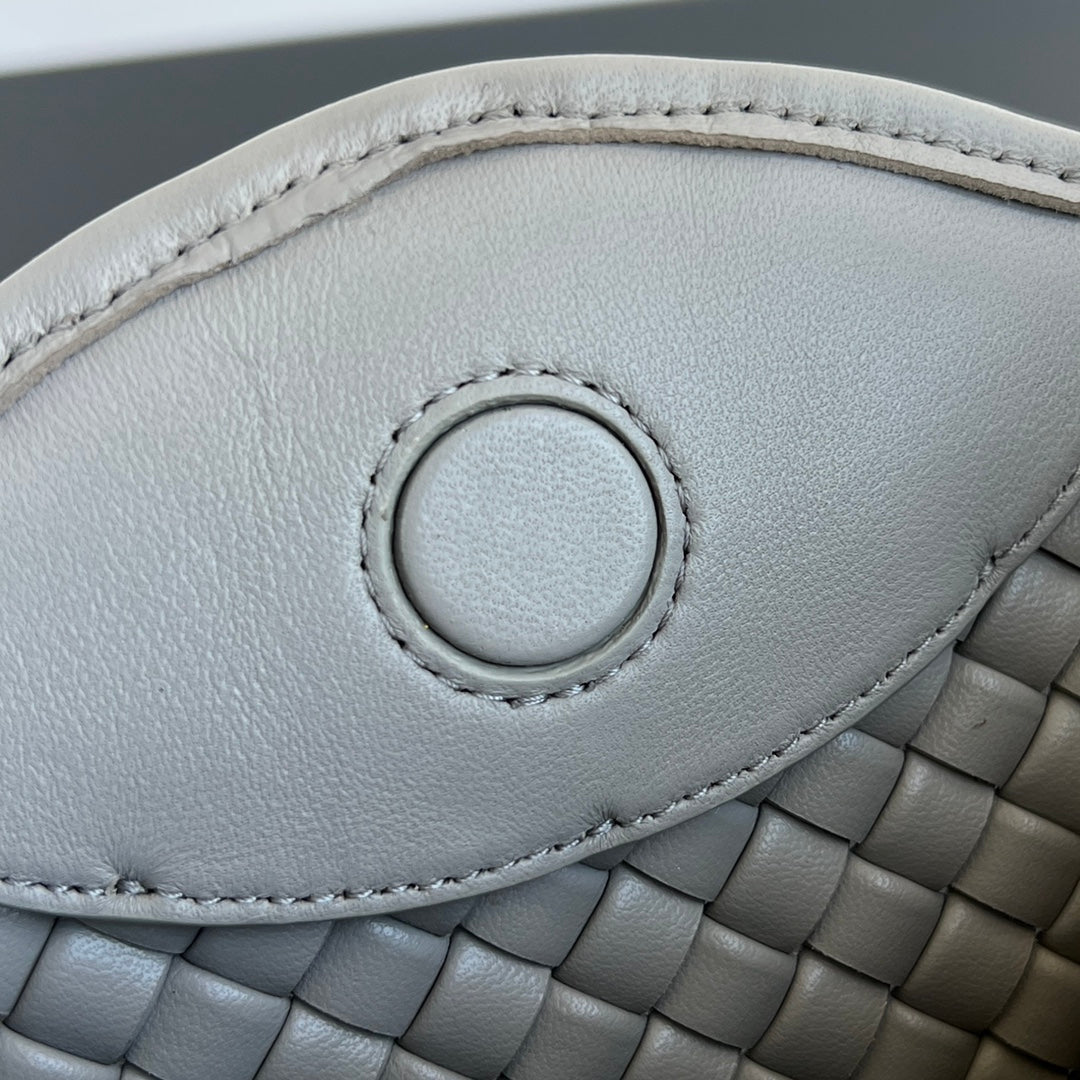 Luxury Bottega Veneta BV Small Cobble Top Handle 23cm Grey Lambskin