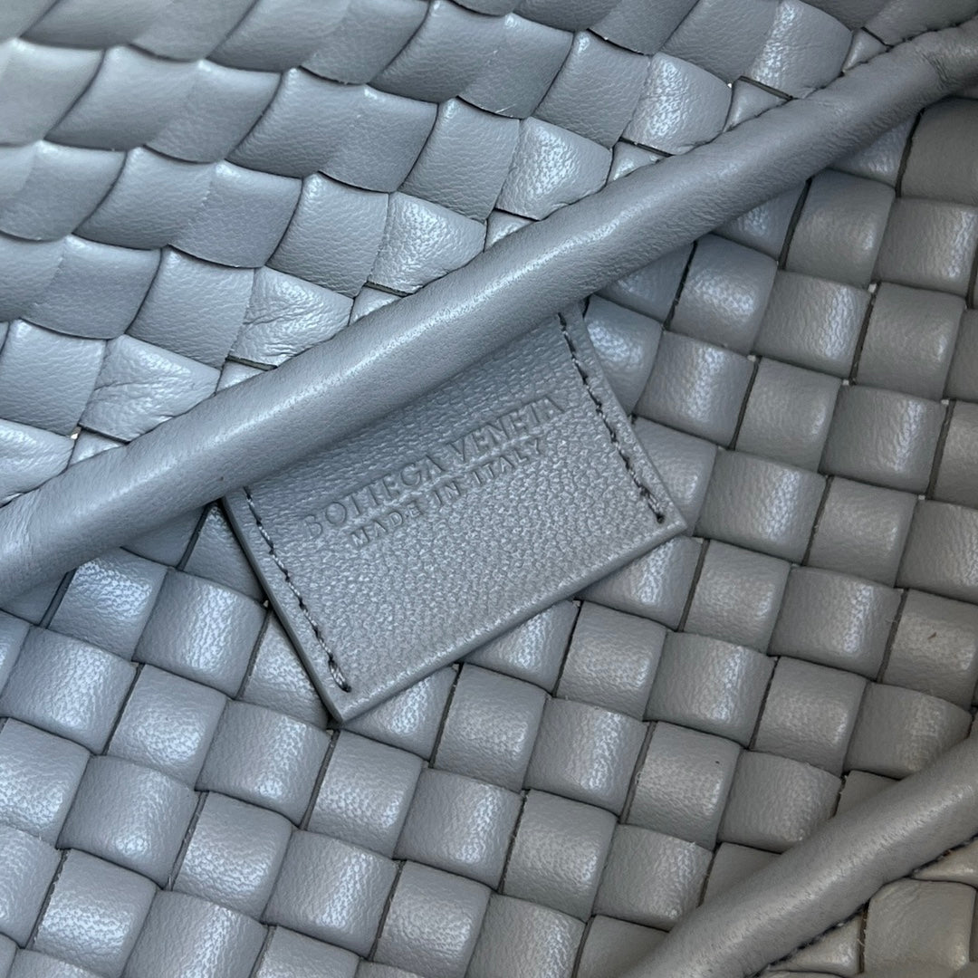 Luxury Bottega Veneta BV Small Cobble Top Handle 23cm Grey Lambskin