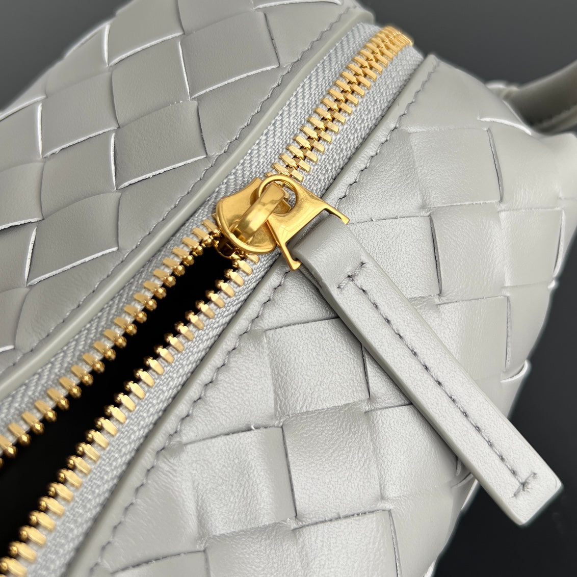 Luxury Bottega Veneta BV Loop Top Handle 19cm Grey Lambskin