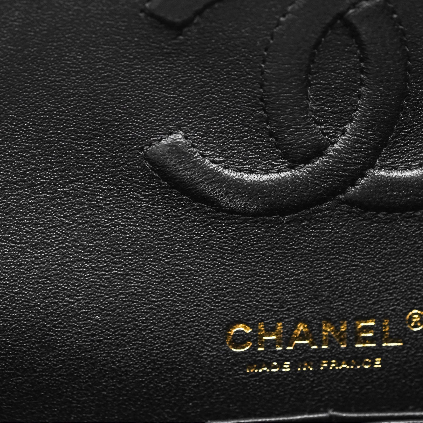 Chanel Classic M/L Medium Flap Chevron Black Lambskin Aged Gold Hardware