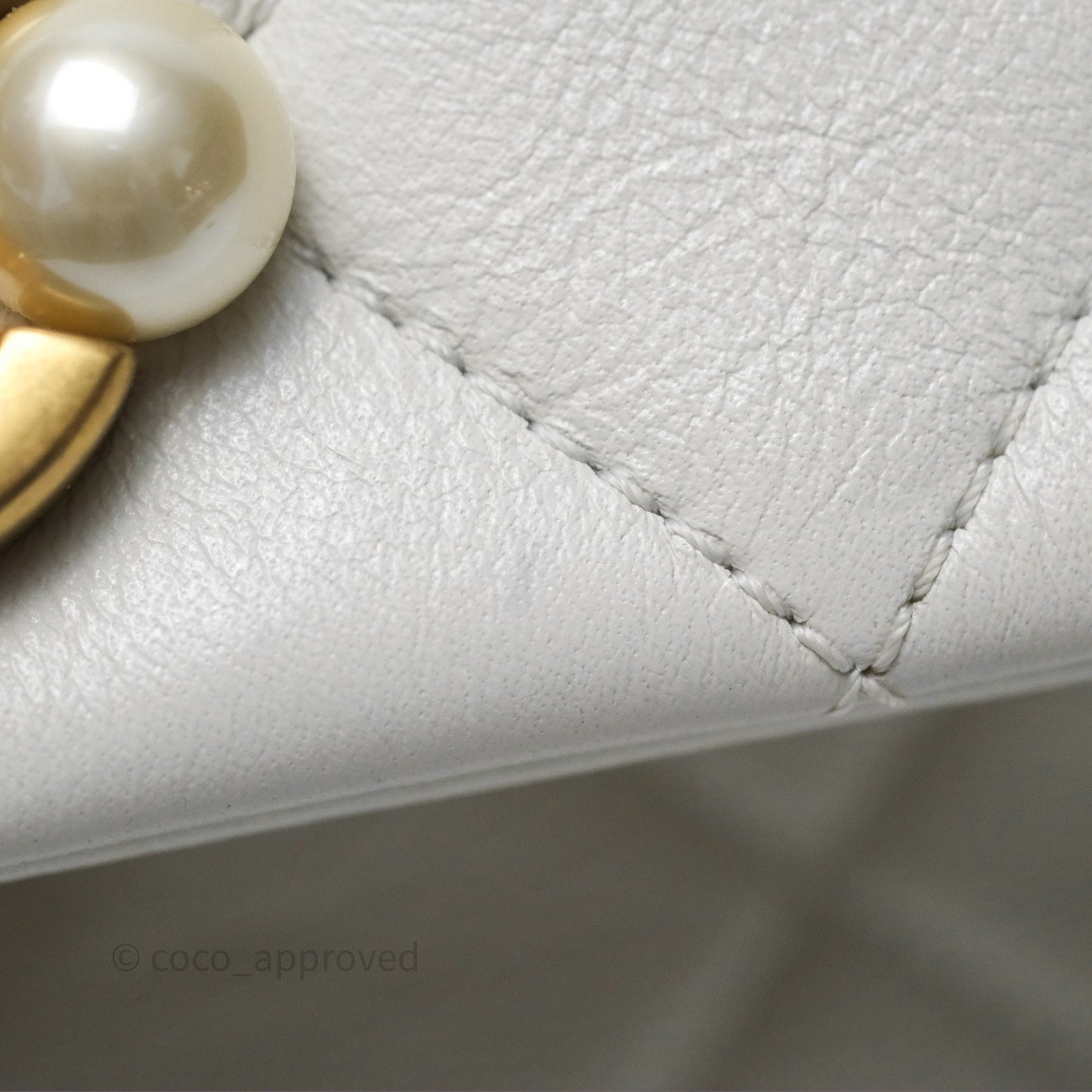 Chanel Quilted Pearl Flap Bag White Shiny Crumpled Calfskin Aged Gold Hardware 22C