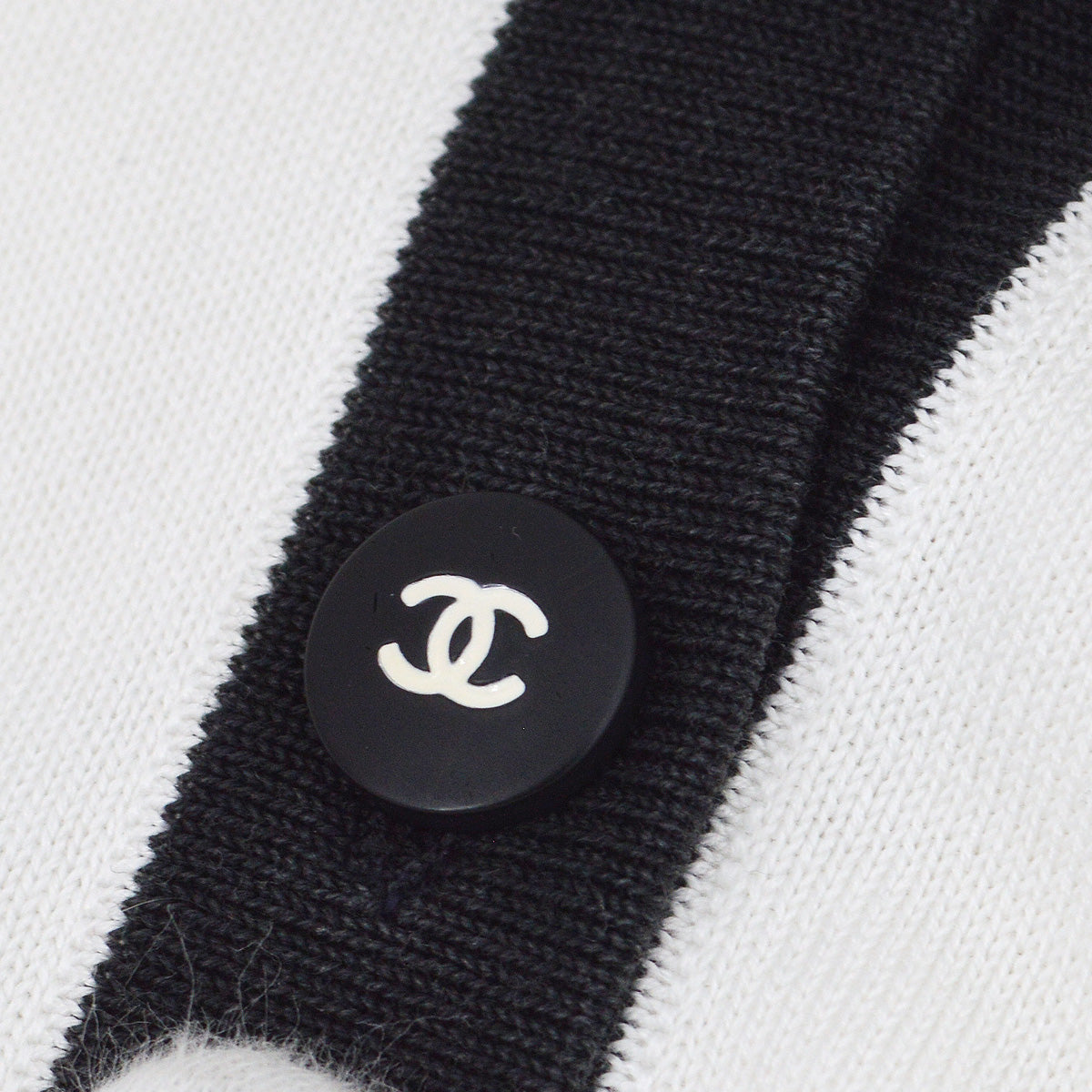 Luxury Chanel logo-buttons V-neck cardigan #44