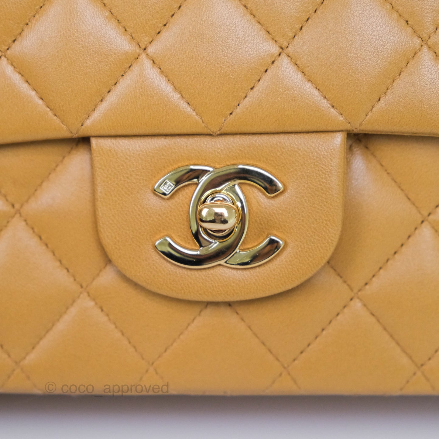 Chanel Classic M/L Medium Flap Quilted Beige Lambskin 24K Gold Hardware