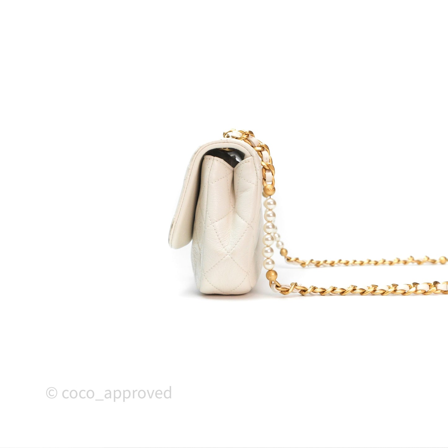 Chanel Quilted Pearl Flap Bag White Shiny Crumpled Calfskin Aged Gold Hardware 22C