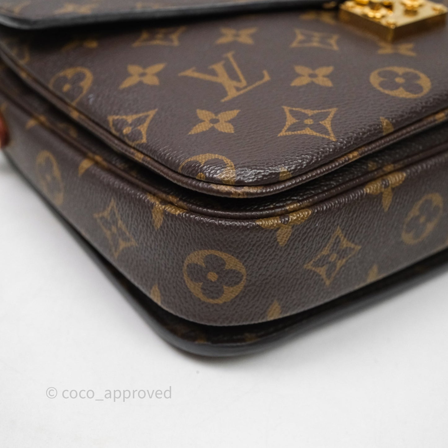 Louis Vuitton Pochette Metis Monogram