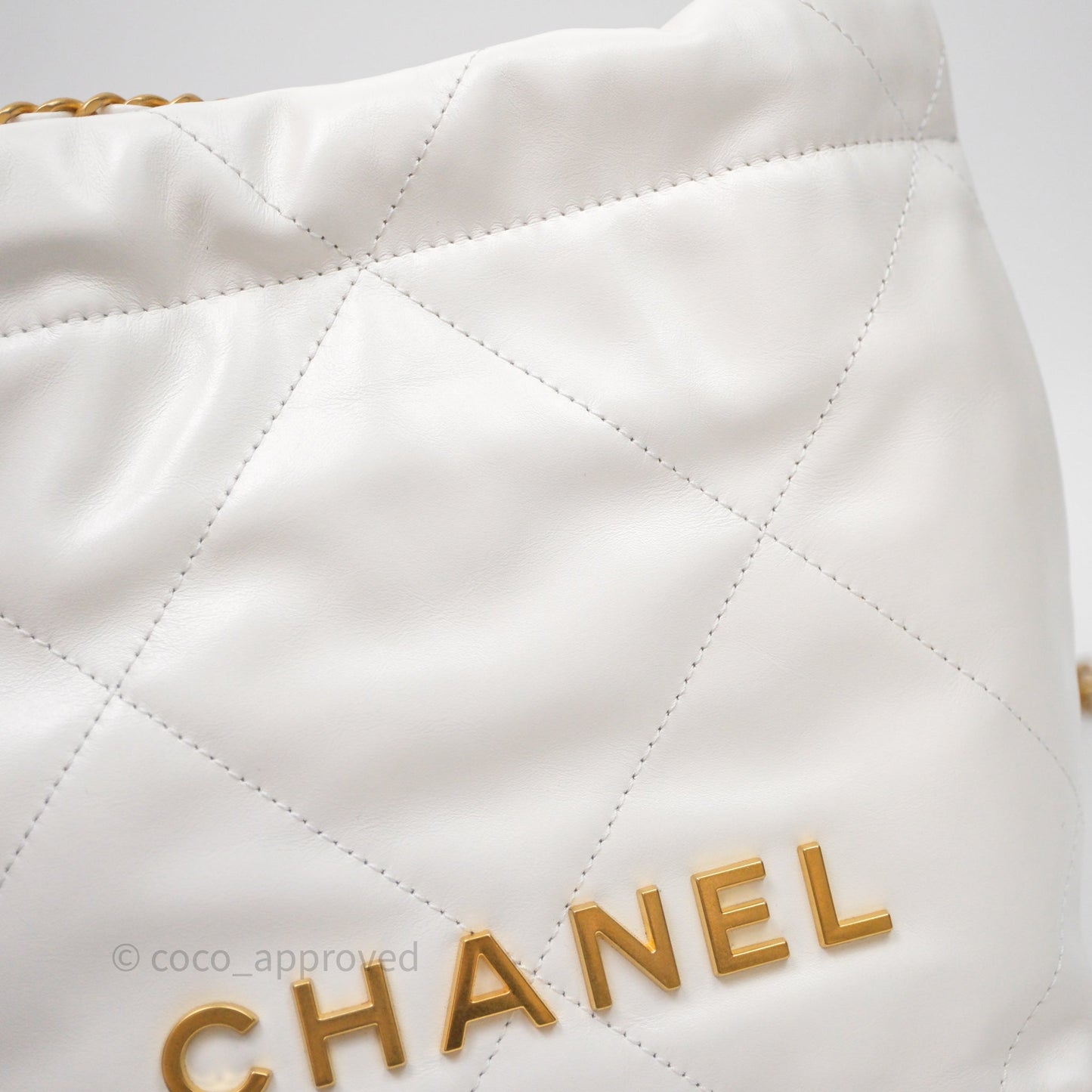 Chanel 22 Mini Bag White Shiny Crumpled Calfskin Aged Gold Hardware