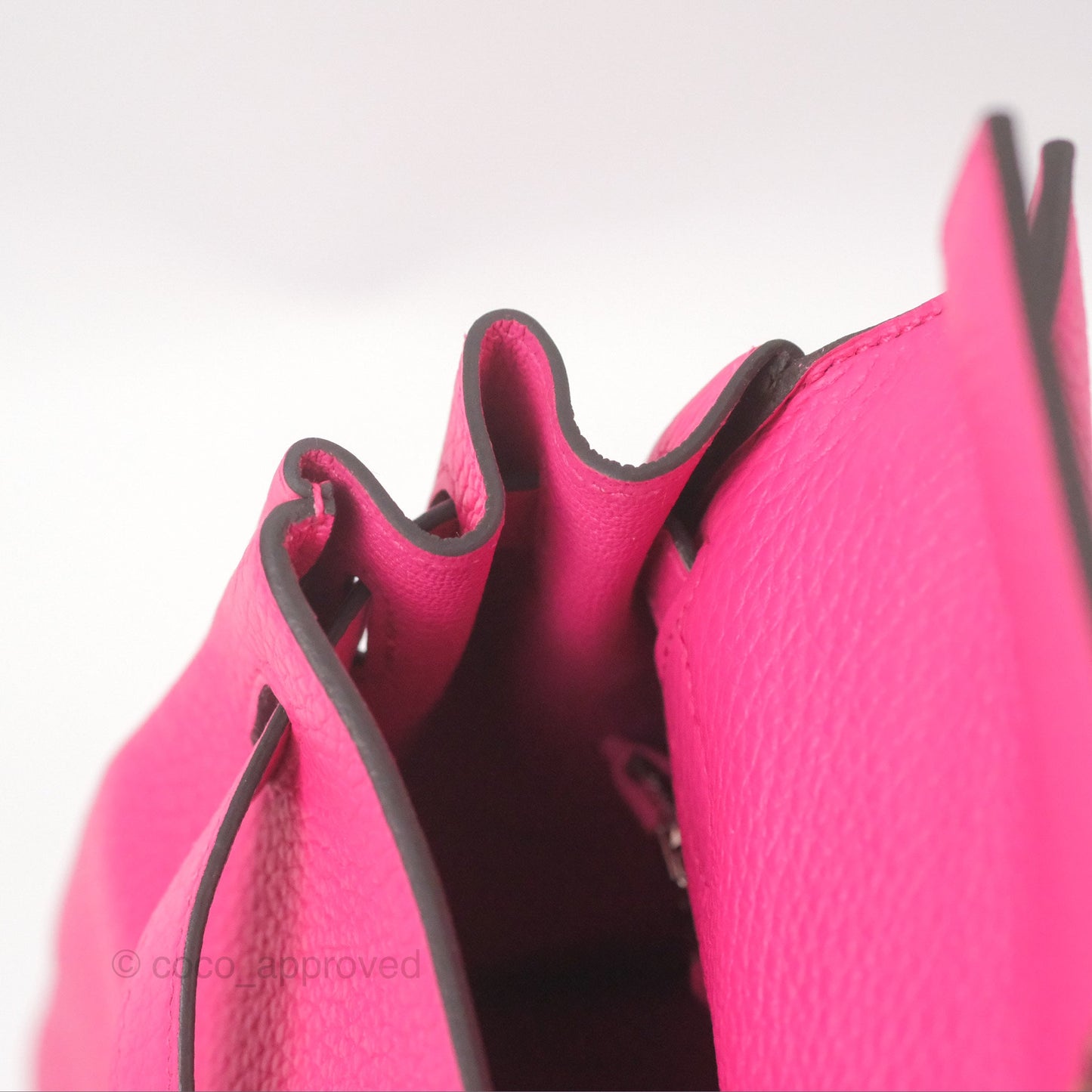 Hermès Retourne Kelly 28 Rose Shocking Clemence Palladium Hardware