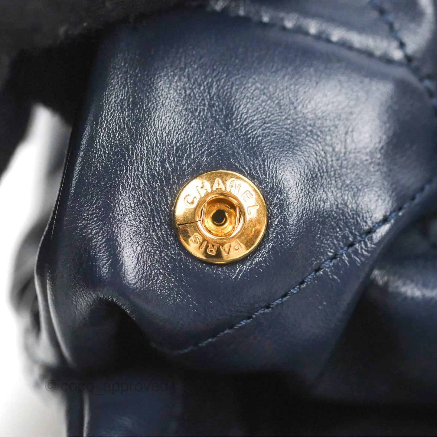 Chanel 22 Medium Navy Shiny Calfskin Aged Gold Hardware