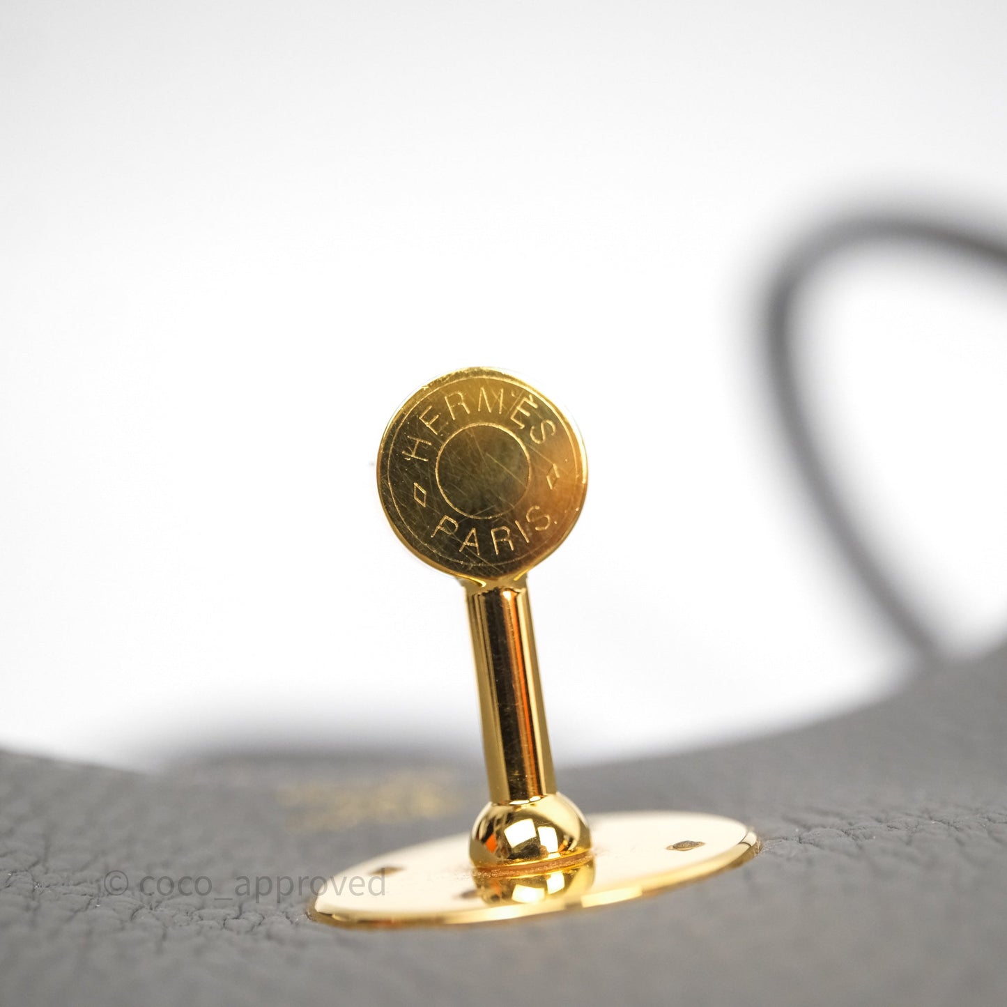 Hermès Lindy 26 Taurillion Clemence Gris Meyer 0L Gold Hardware