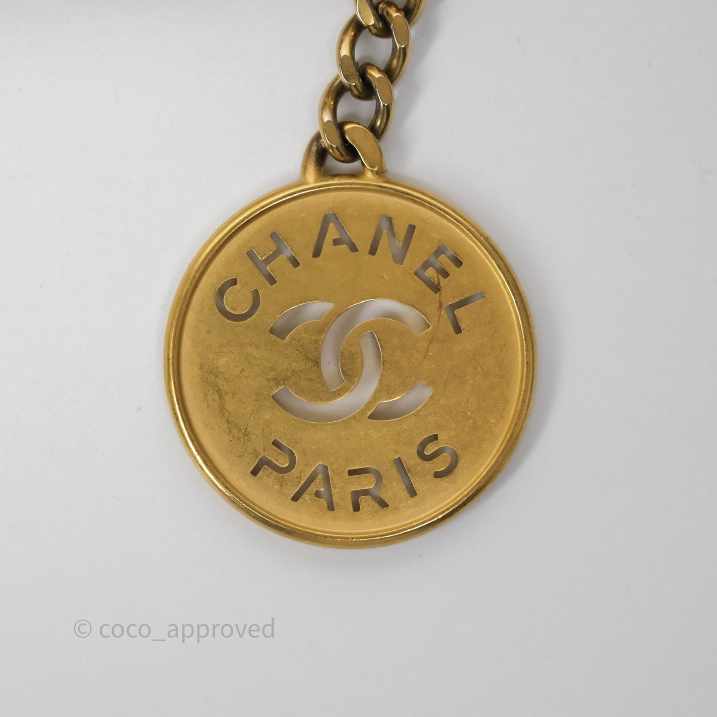 Chanel 22 Medium White Shiny Crumpled Calfskin Aged Gold Hardware