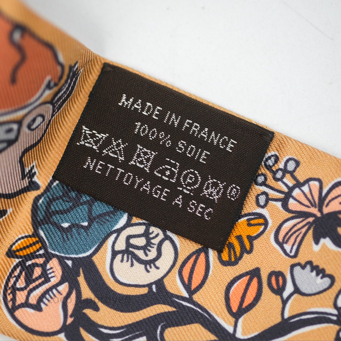 Hermès Mille et Un Lapins Silk Twilly