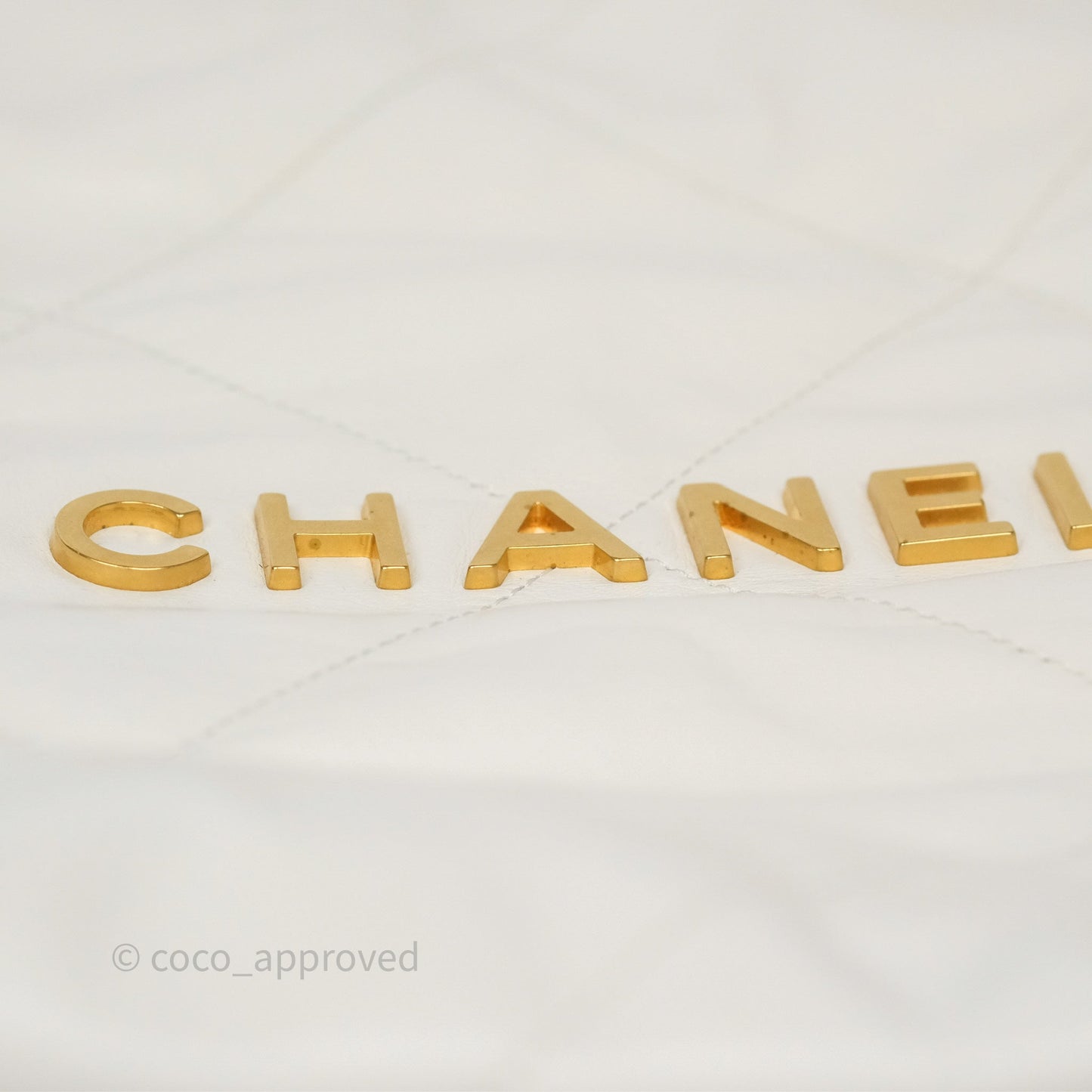 Chanel 22 Medium White Shiny Crumpled Calfskin Aged Gold Hardware