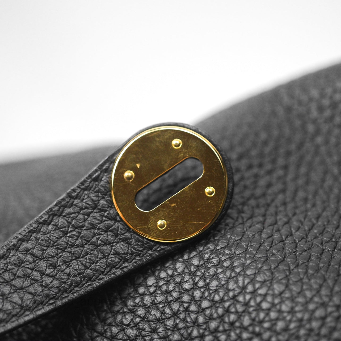 Hermès Lindy 26 Black Noir 89 Clemence Gold Hardware