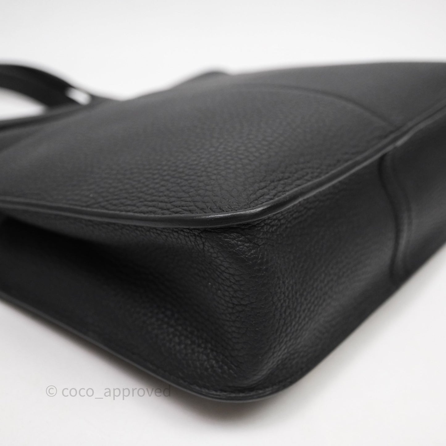 Hermès Halzan 25 Taurillon Clemence 89 Noir Gold Hardware