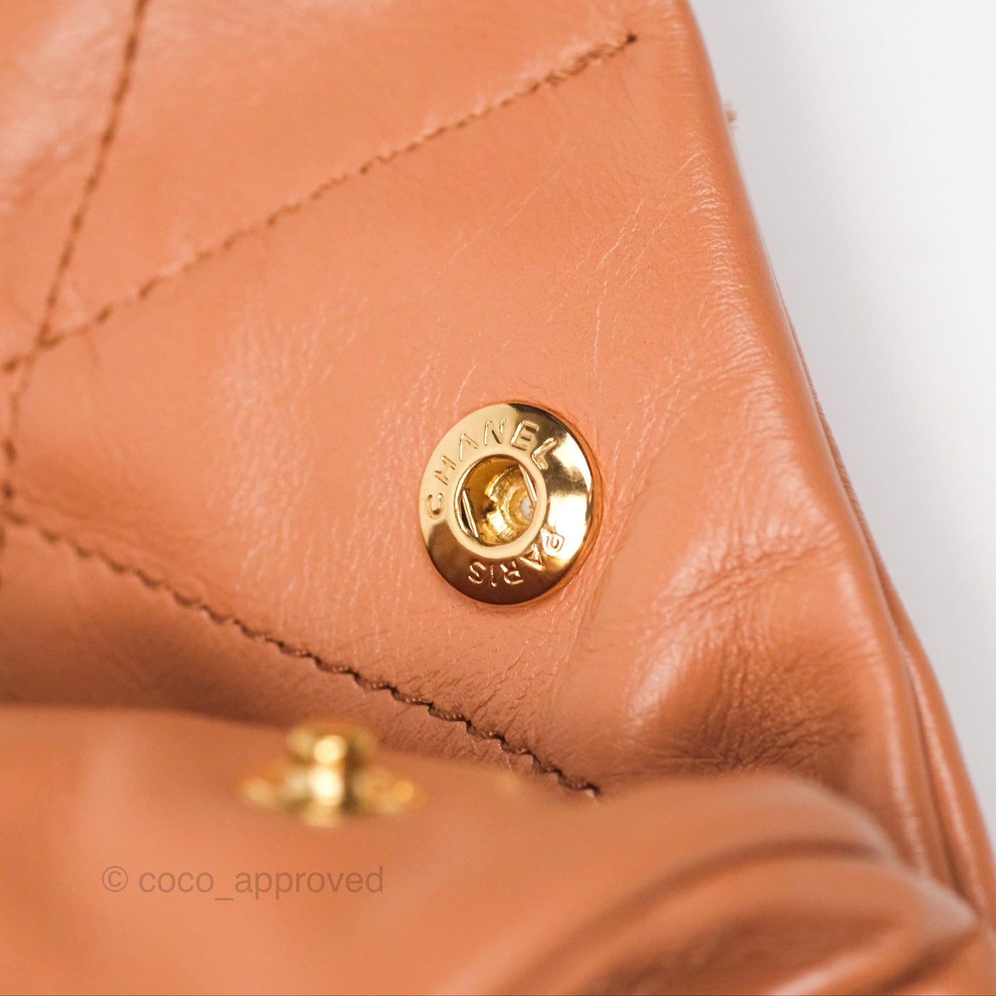 Chanel 22 Medium Caramel Beige Shiny Calfskin Aged Gold Hardware