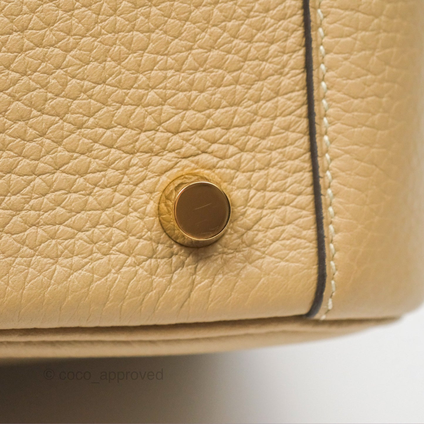 Hermès Lindy 26 Trench Clemence Gold Hardware