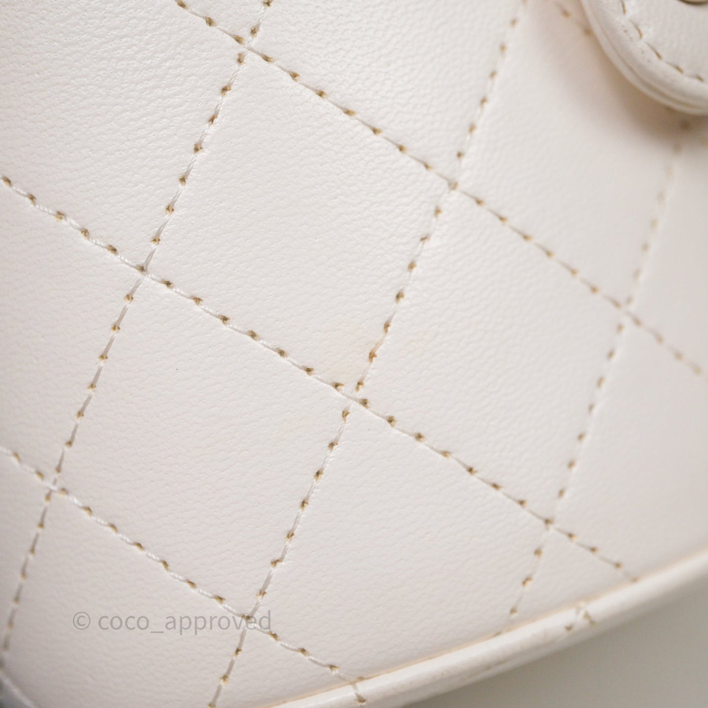 Chanel Quilted Round Vanity Clutch With Chain White Lambskin Gold Hardware