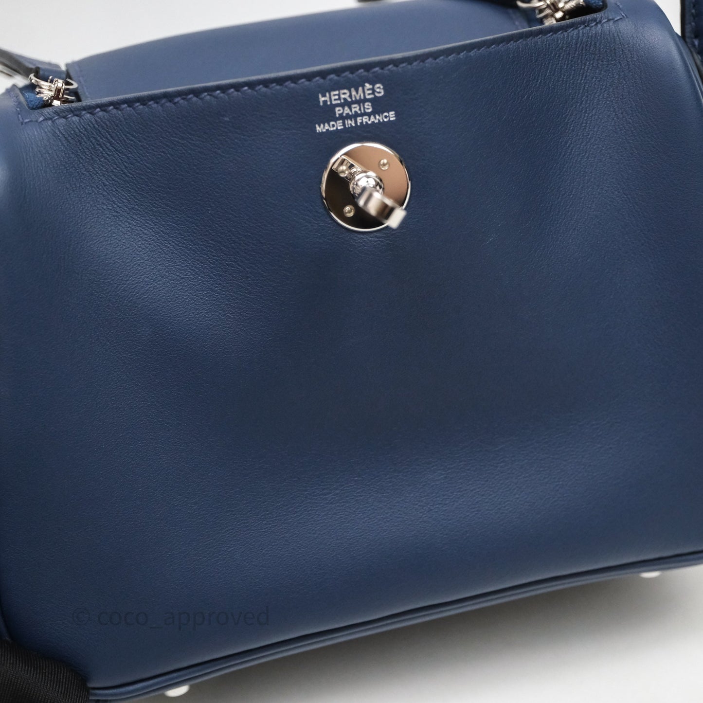 Hermès Mini Lindy II 20 Bleu Navy 7U / Rouge Grenat K1 Swift Palladium Hardware